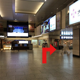 地下鉄、JR大阪からお越しの方は、ビックマン広場(阪急三番街南館1階)を正面に右折