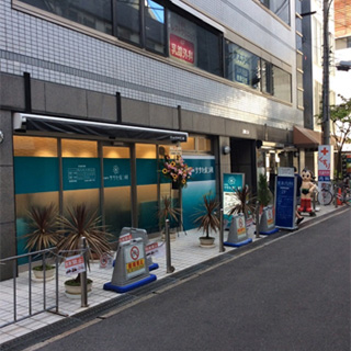 左手ビルの1階に入り口